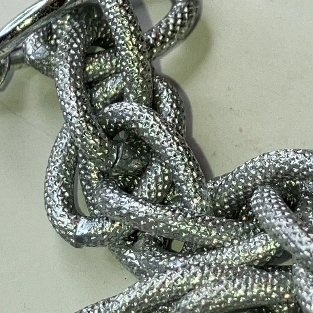 Unique, vintage perfect-for-summer textured chain.